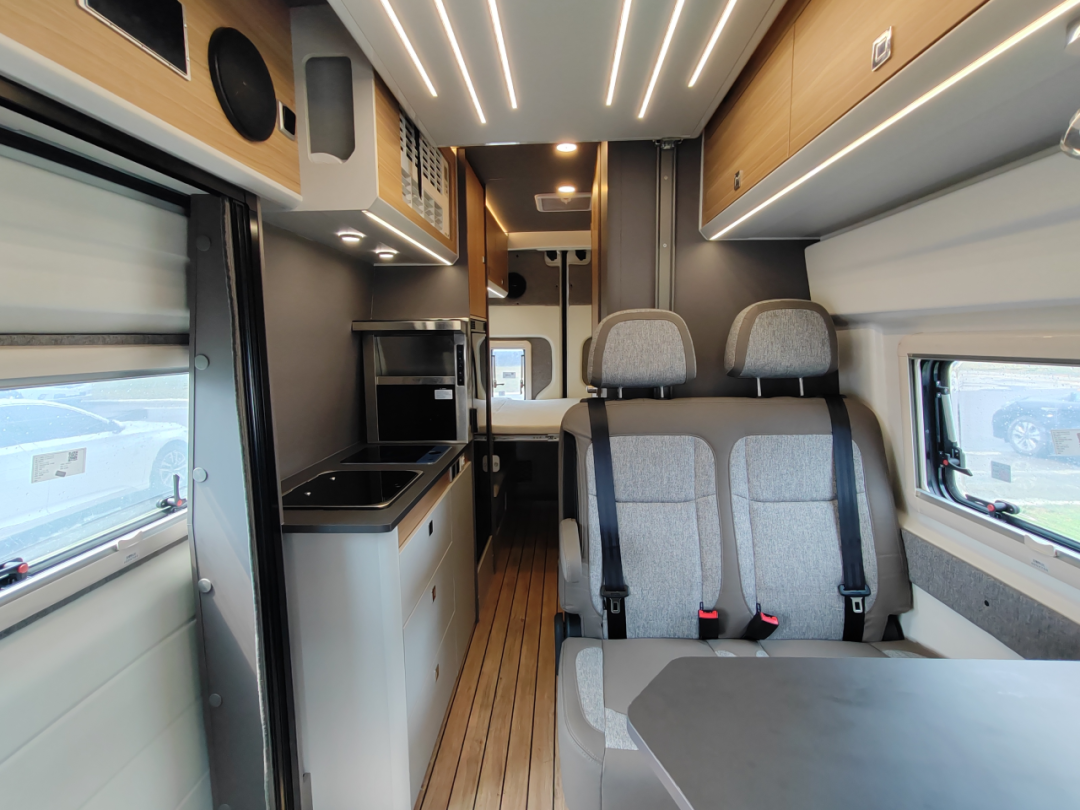 大驰巨牛e 房车全面升级,超级强大!48v电路 260清水 升降床!