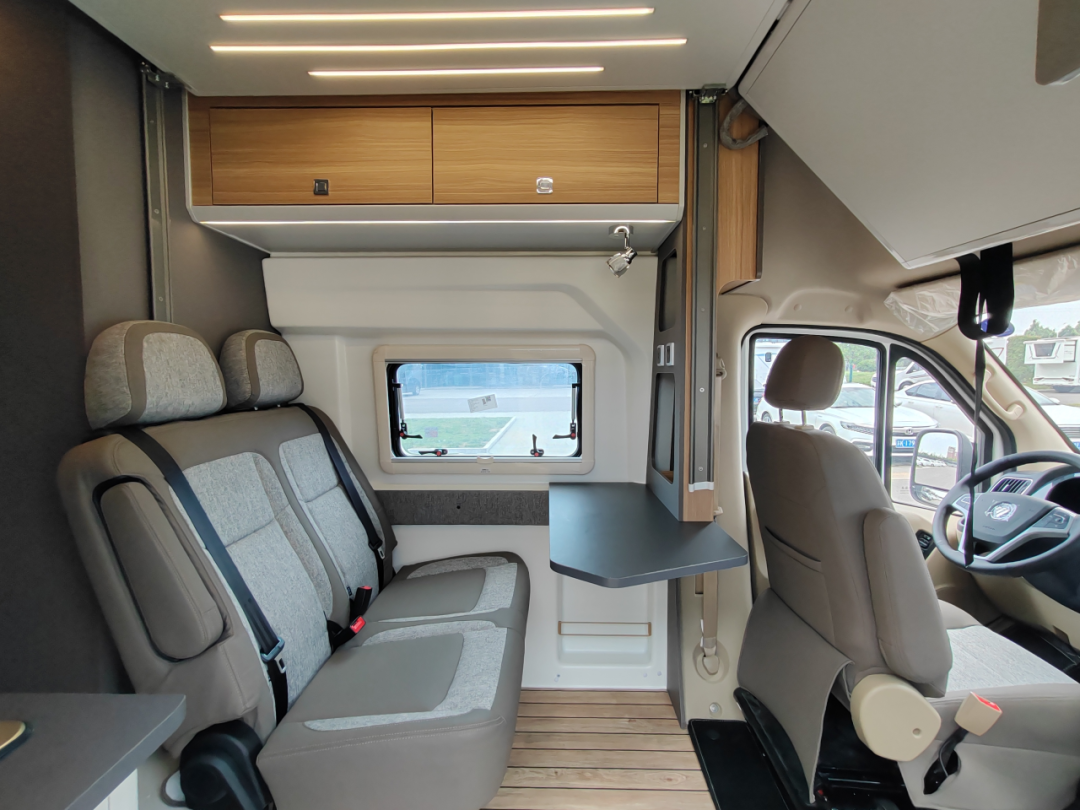 大驰巨牛e 房车全面升级,超级强大!48v电路 260清水 升降床!